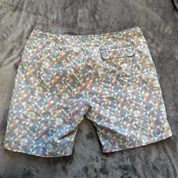 RED Saks Fifth Avenue Men's Geometric Pattern Swim Shorts Size 34 - Picture 2 of 7